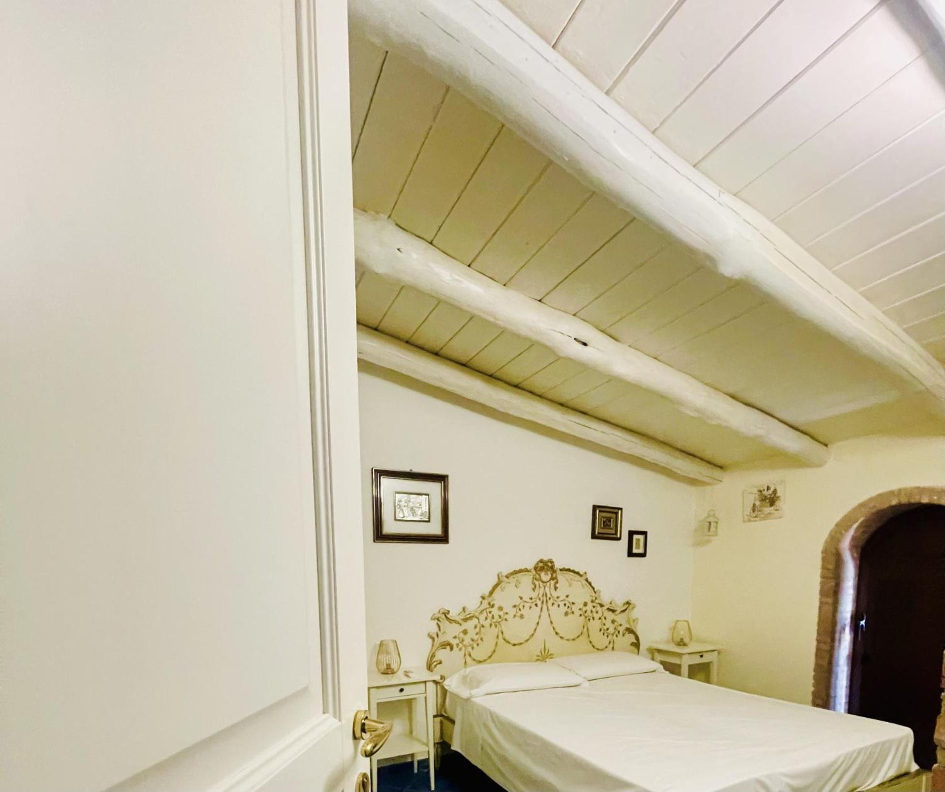 巴塞罗纳-波佐戈托Borgo Camicia In住宿加早餐旅馆 外观 照片